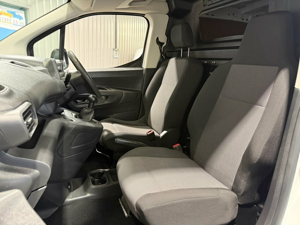 Vauxhall Combo Mpv DL68YVT White #5