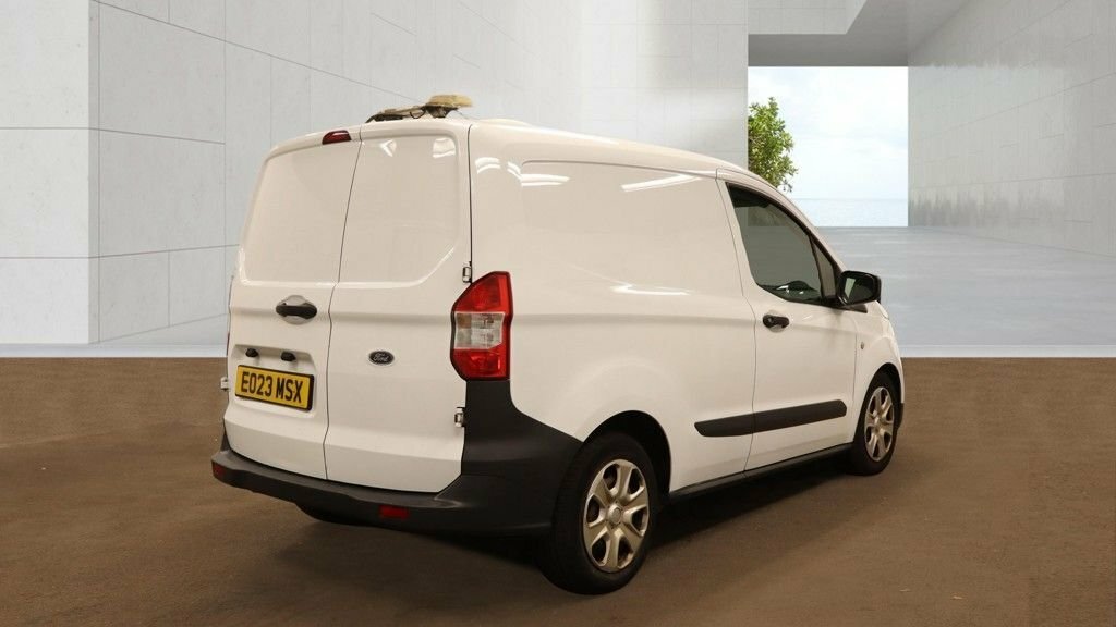 Ford Transit Courier 1.5L Trend White #4