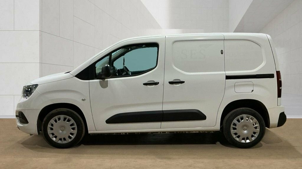 Vauxhall Combo 1.6L Sportive White #6