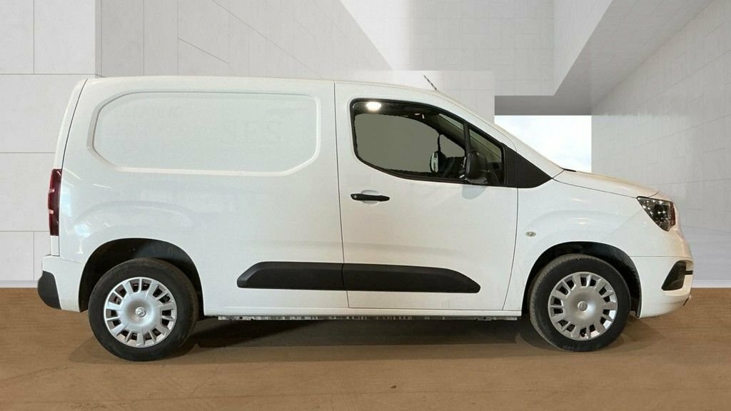 Vauxhall Combo 1.6L Sportive White #5