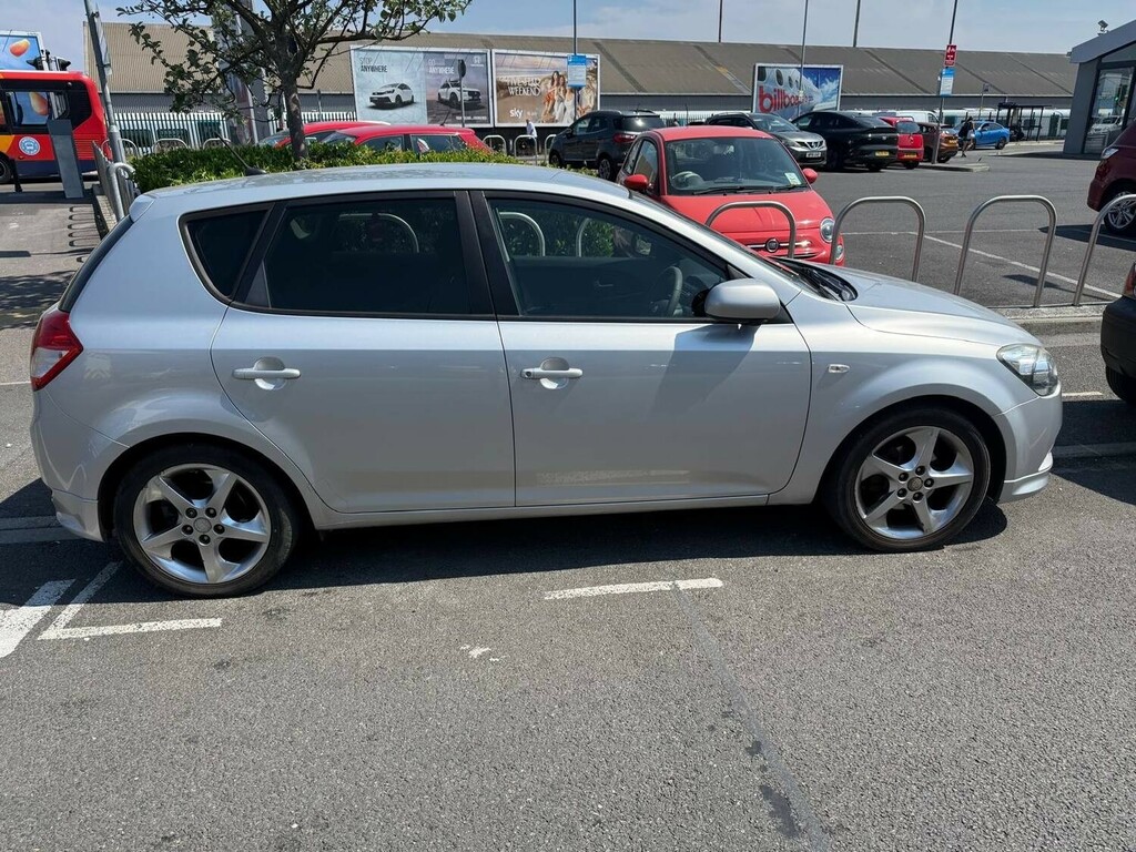 Kia Ceed 1.6 Crdi Ecodynamics 2 Sports Wagon Euro 5 Ss Black #2