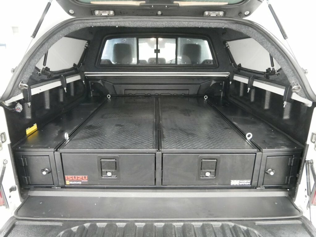 Isuzu D-Max V-cross Silver #24