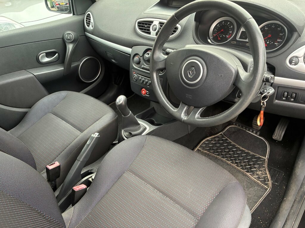Renault Clio 1.2 Tce 16V Dynamique Hatchback Black #4