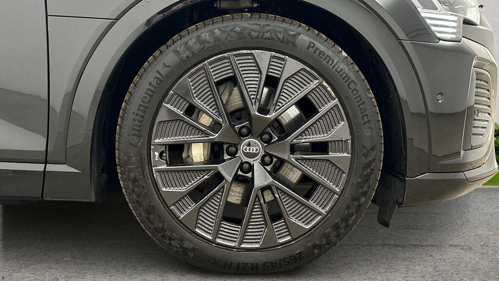 Audi Q8 e tron Audi Q8 Black Edition 50 E-tron Quattro 250,00 Kw Black #5