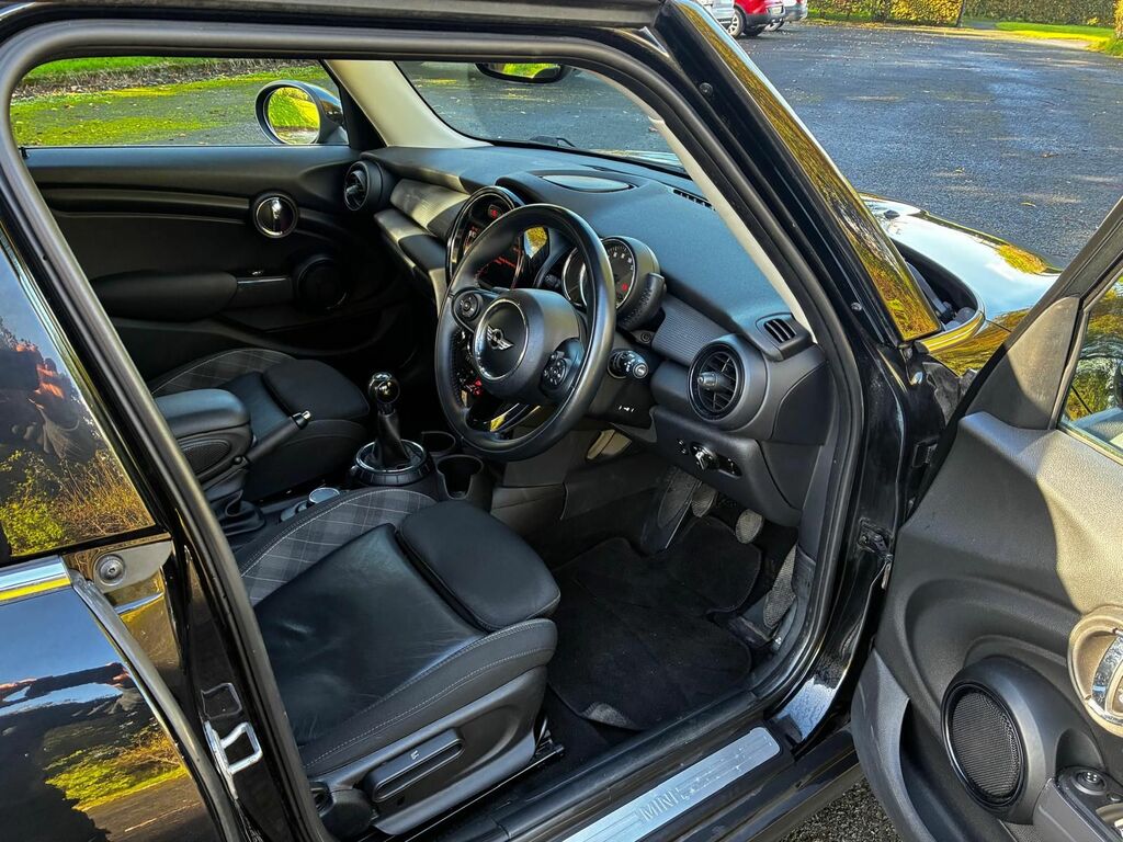 Mini Hatch 1.5 Cooper D Hatchback Euro 6 S Black #4