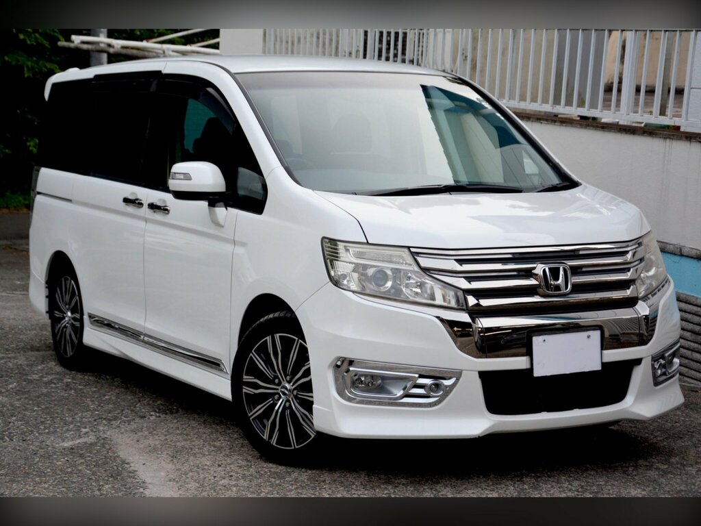 Honda StepWagon 2.0 Spada Z Cool Spirit - Eight Seater White