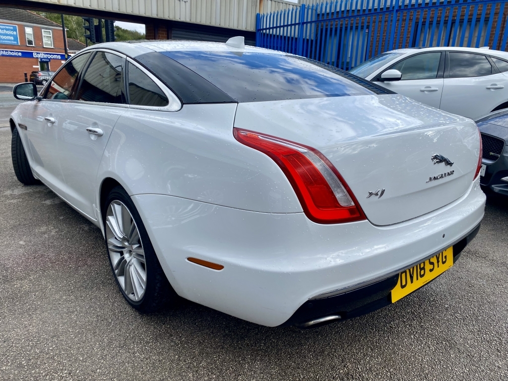 Jaguar XJ Saloon 3.0 D V6 Premium Luxury White #6