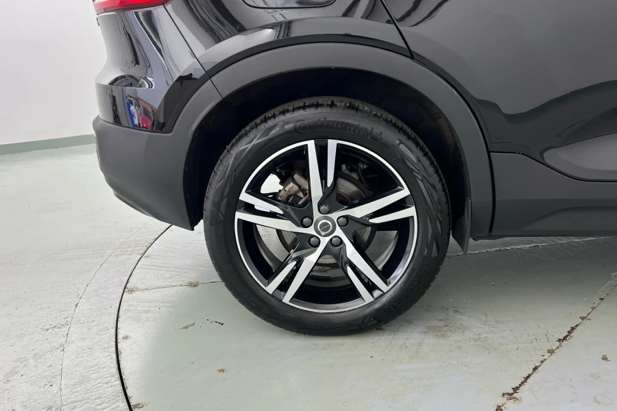 Volvo XC40 R-design Black #4