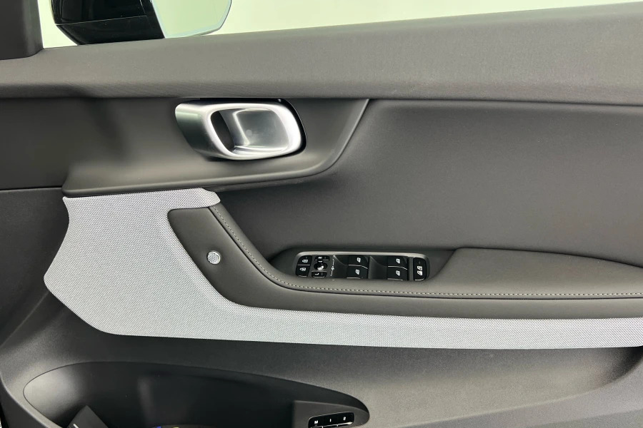 Polestar 2 Dual Motor 82Kwh Long Range Fastback Black #24