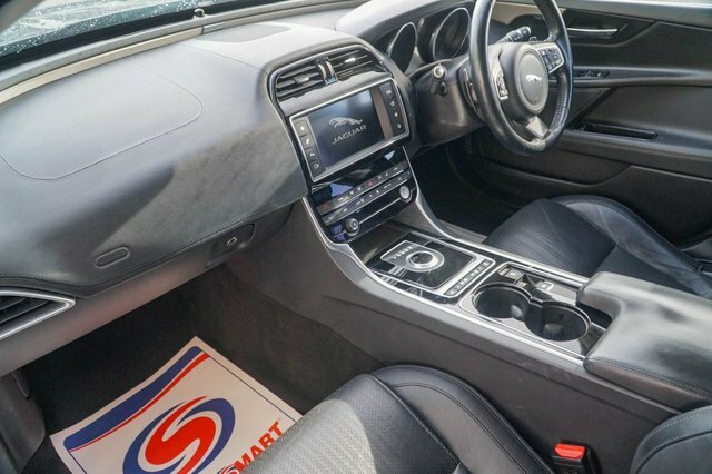 Jaguar XE R-sport Awd Black #27