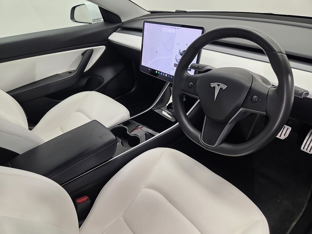 Tesla Model 3 Dual Motor Performance Saloon LD69KZB White #5