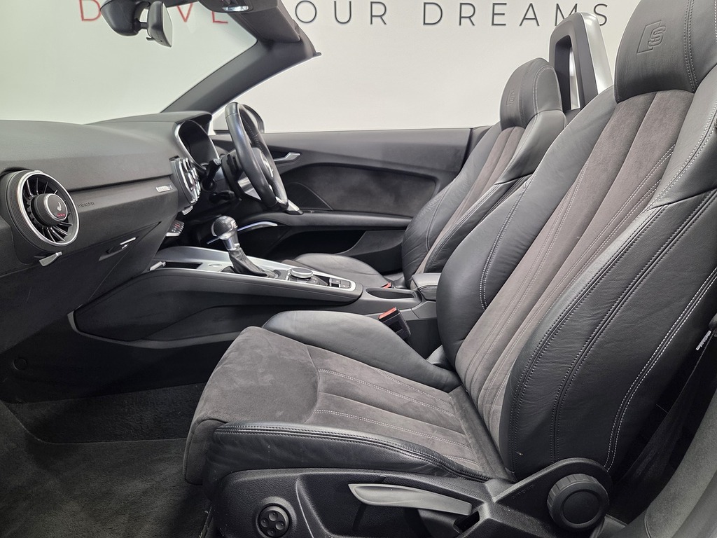Audi TT 2.0 Tdi Ultra Black Edition Coupe Manua Black #9