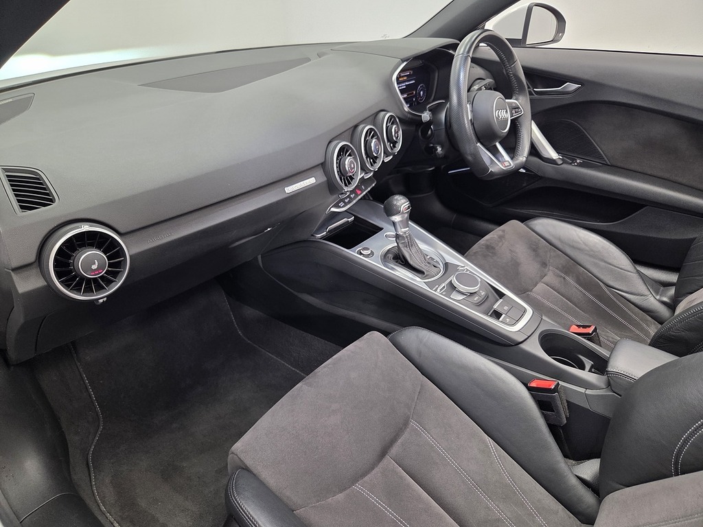Audi TT 2.0 Tdi Ultra Black Edition Coupe Manua Black #10