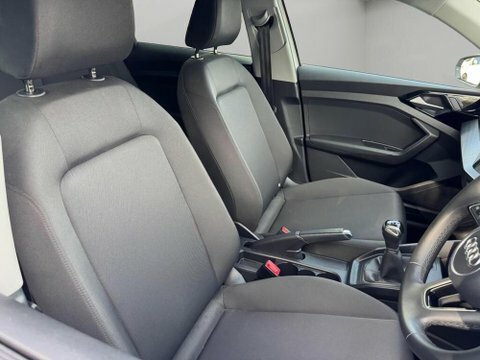 Audi A1 1.0 Tfsi 30 White #6
