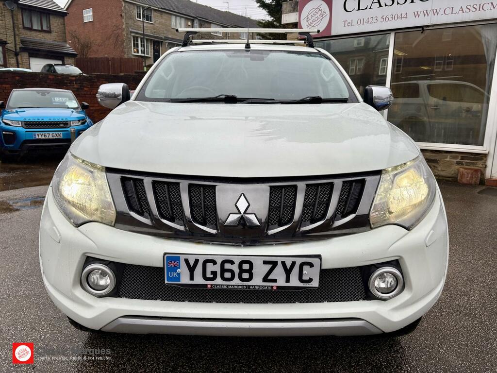 Mitsubishi L200 2.4 Di-d Dc Barbarian Pickup Double Cab White #5