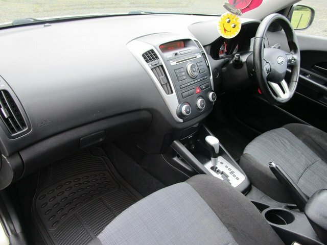 Kia Ceed Hatchback Silver #5