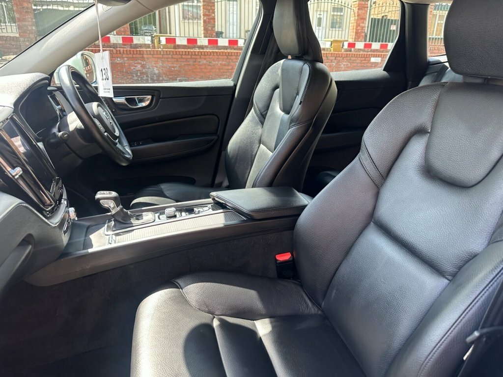 Volvo XC60 2L Momentum Pro Silver #5