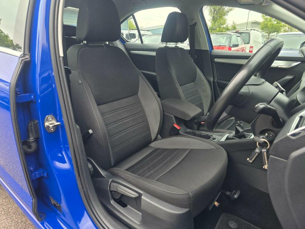 Skoda Octavia Hatchback 1.6 Tdi Scr Se Technology Euro 6 Ss 5 Blue #3