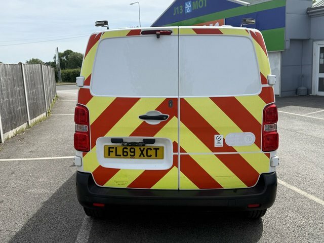Vauxhall Vivaro 1.5 Turbo D 2900 Edition Panel Van Manu White #4