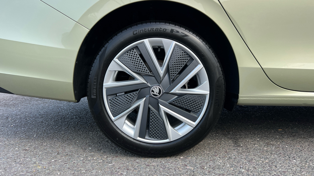 Skoda Superb Superb Estate Se Technology 1.5 Tsi E-tec 150 Ps D Yellow #5