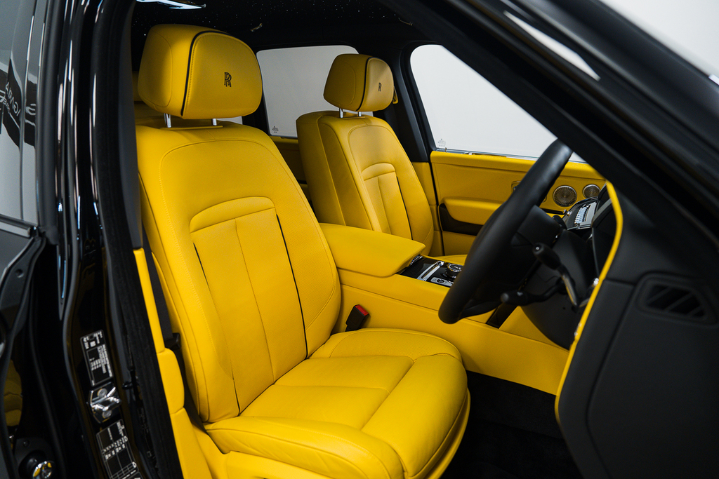 Rolls-Royce Cullinan Petrol Black