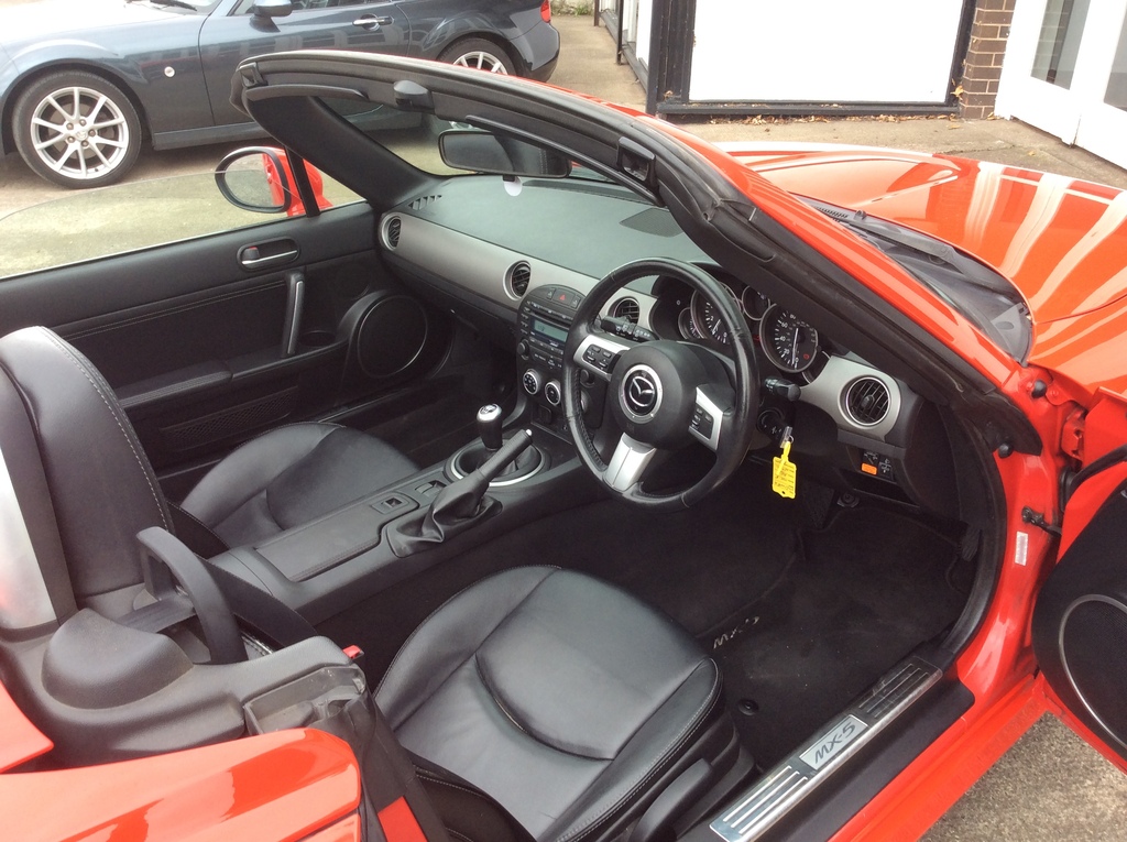 Mazda MX-5 2.0I Sport Tech Coupe Red #5