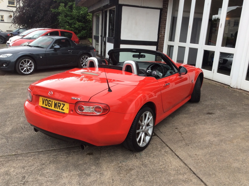 Mazda MX-5 2.0I Sport Tech Coupe Red #4