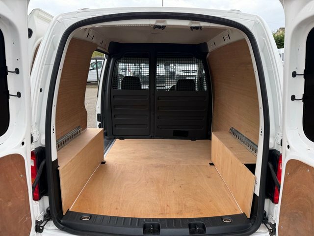 Volkswagen Caddy Tdi C20 Bluemotion Tech White #4