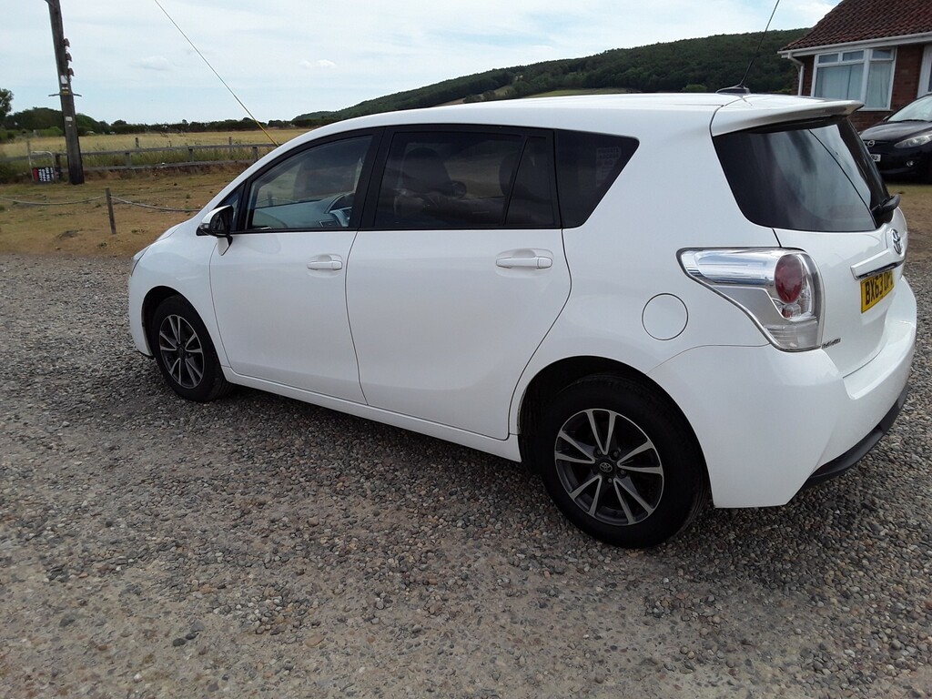 Toyota Verso Mpv 2.0 D-4d Icon 2013 White #5