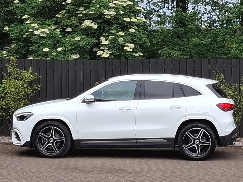 Mercedes-Benz GLA Class Gla 200D Amg Line Executive White #4