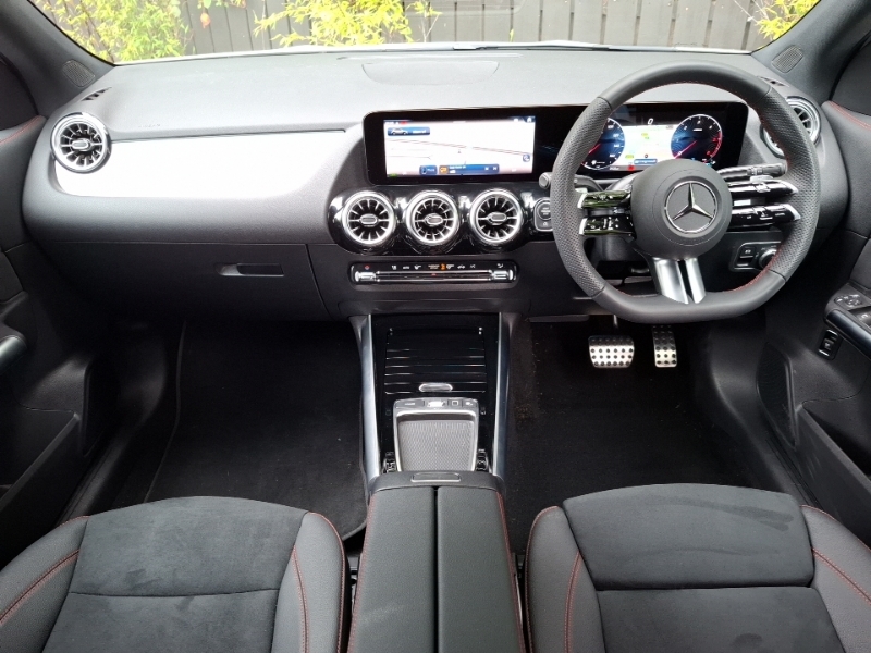 Mercedes-Benz GLA Class Gla 200D Amg Line Executive White #3