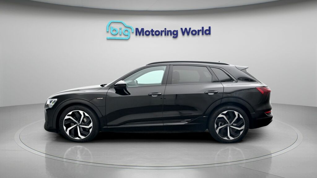 Audi E-tron Black Edition Black #4