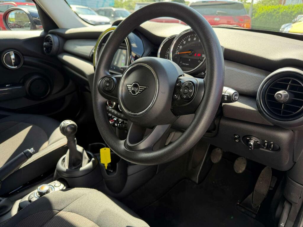 Mini Hatch Hatchback 1.5 Cooper Classic Euro 6 Ss 201 Red #3