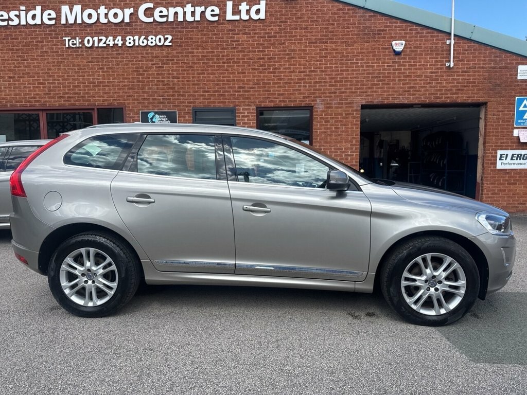 Volvo XC60 2.4L Se Lux Nav UHZ3111 Gold #3