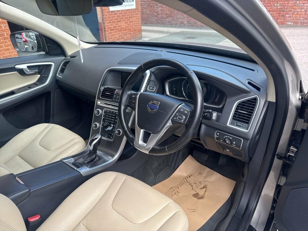 Volvo XC60 2.4L Se Lux Nav UHZ3111 Gold #5