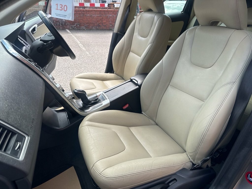 Volvo XC60 2.4L Se Lux Nav UHZ3111 Gold #6