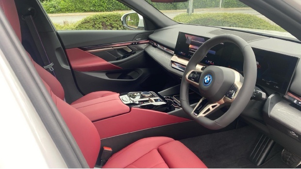 BMW i5 40 83.9Kwh M Sport Pro Edrive 22Kw Charger White #6