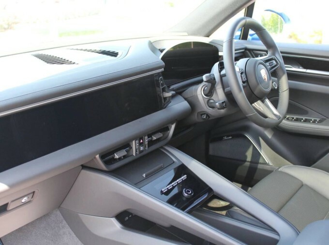 Porsche Macan 100Kwh 4S Blue #3