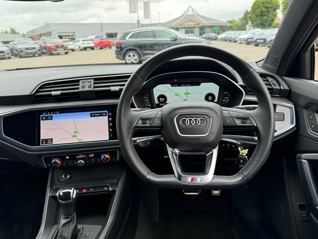 Audi Q3 Black Edition Black #6