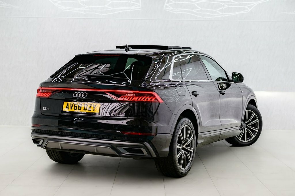 Audi Q8 3L S Line Black #2