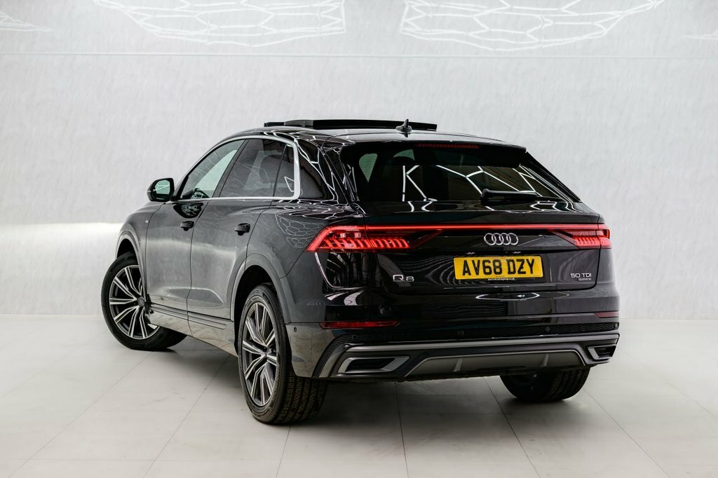 Audi Q8 3L S Line Black #5