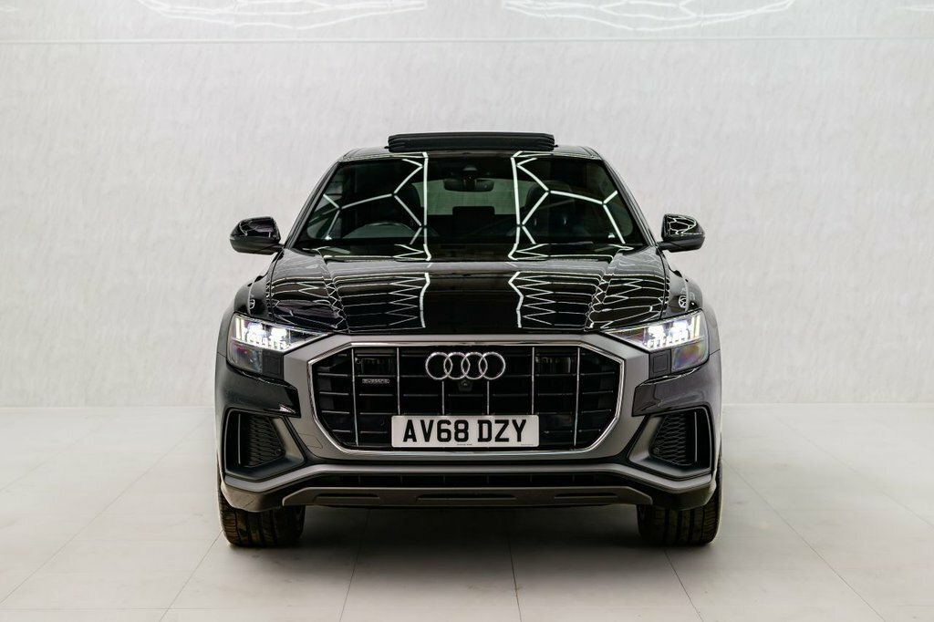 Audi Q8 3L S Line Black #4