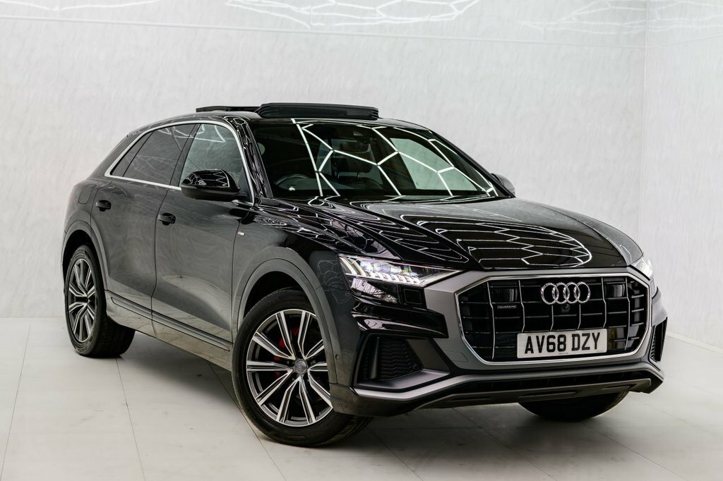 Audi Q8 3L S Line Black