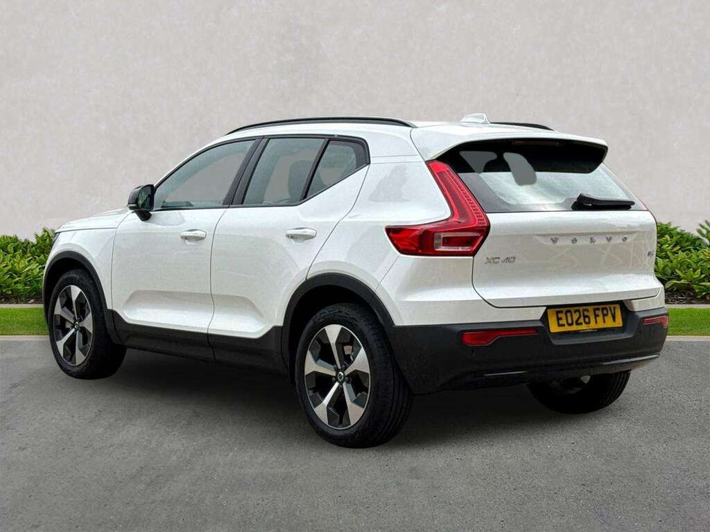 Volvo XC40 2.0 B3p Plus Dark EO26FPV White #2