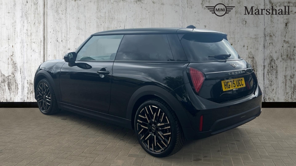 Mini Hatch Cooper 1.5 C Exclusive Level 2 Black #2