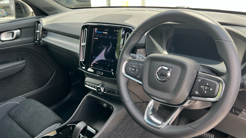 Volvo XC40 Xc40 2.0 B3p Plus Dark Black #4