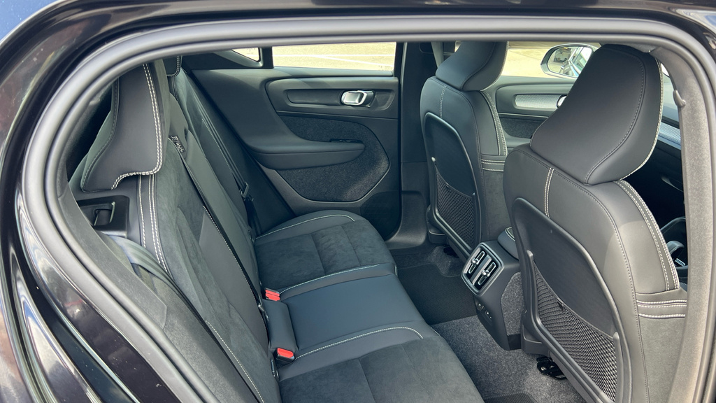Volvo XC40 Xc40 2.0 B3p Plus Dark Black #6
