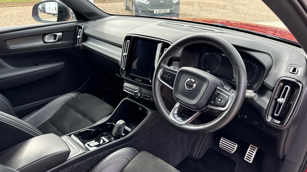 Volvo XC40 Xc40 2.0 T5 R Design Pro Awd Geartronic Red #4