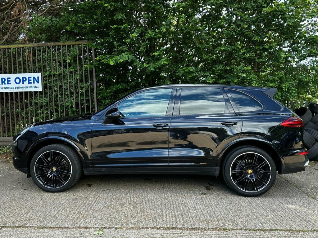Porsche Cayenne 3L Platinum Edition Black #4