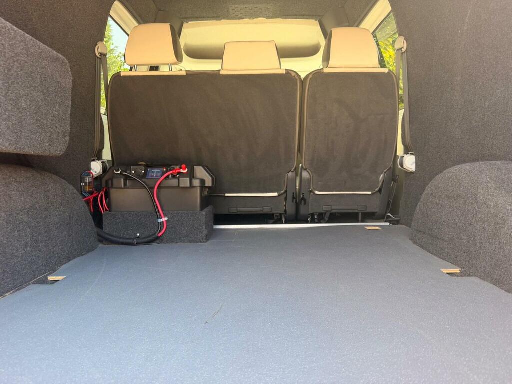 Volkswagen Caddy Maxi 2014 1.6 Tdi C20 Maxi Highline Panel Van Diese Silver #32